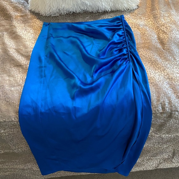 ⭕️ SOLD ⭕️ NEW Zara Electric Blue High Side Slit Satin Skirt - Picture 6 of 10